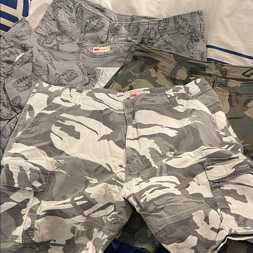Wrangler Gray and Green Cargo Shorts